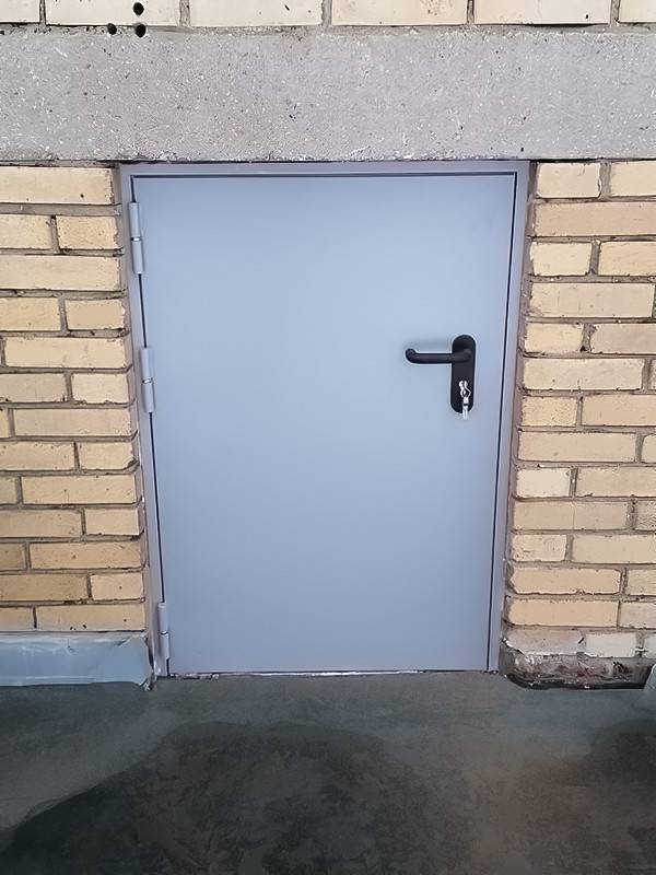 Нестандартная огнеупорная дверь (ул. Садовая-Кудринская) Нестандартная огнеупорная дверь (ул. Садовая-Кудринская)