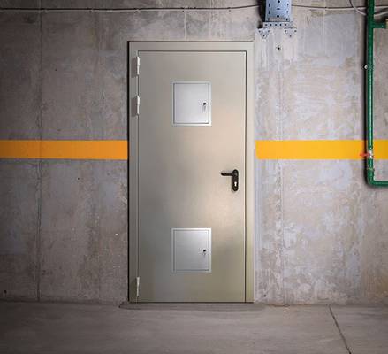 Однопольная дверь с двумя узлами Однопольная дверь с двумя узлами