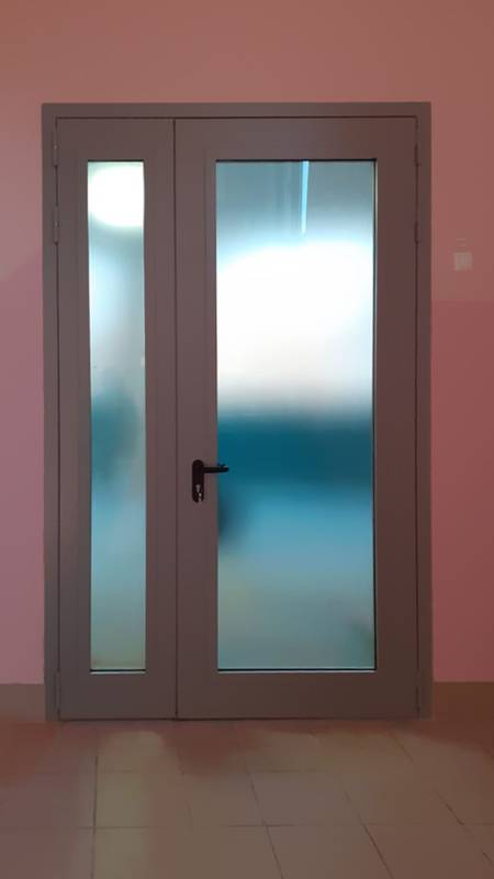 Полуторастворчатая дверь со стеклопакетом Полуторастворчатая дверь со стеклопакетом