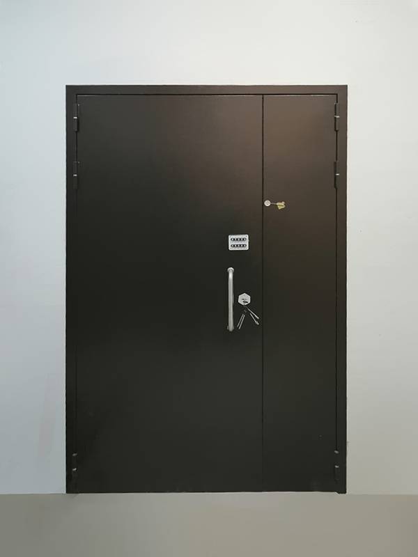 Полуторная дверь с кодовым замком Полуторная дверь с кодовым замком