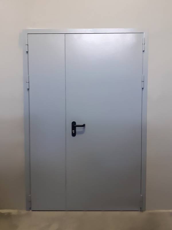 Полуторная дверь снаружи (автосервис, ул. Барышиха, 39)