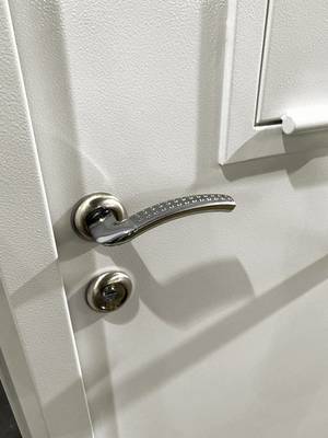 Ручка и цилиндровый замок Ручка и цилиндровый замок