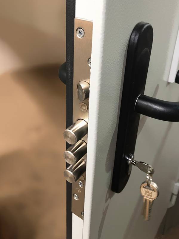 Цилиндровый замок (установка по адресу Химки, ул. Некрасова, 2) Цилиндровый замок (установка по адресу Химки, ул. Некрасова, 2)