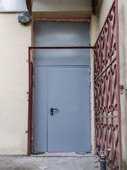 Дверь с верхней глухой вставкой Дверь с верхней глухой вставкой