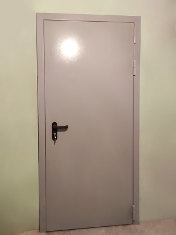 Внешняя сторона противопожарной двери Внешняя сторона противопожарной двери